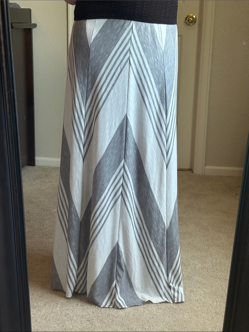 Max Studio Gray & White Chevron Maxi Skirt